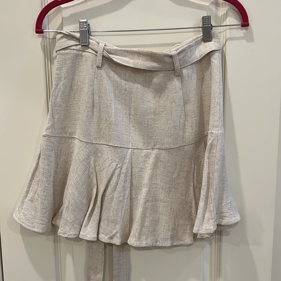 NWOT Stradivarius Tie-Front Skort - Cream - Picture 2 of 4